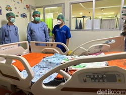 Kembar Siam Aliyah-Aisah Lewati Masa Kritis Usai Operasi Pemisahan