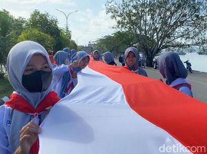 17 Ribu Siswa SMA di Sultra Bentangkan Bendera Merah Putih 17 Kilometer