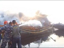 Kapal Terbakar di Tegal Jadi 52 Unit, HNSI Jateng: Ini yang Terbesar!
