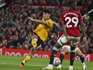 MU Lolos dari Terkaman Wolves MU Lolos dari Terkaman Wolves