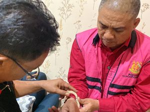 Eks Bupati Buton Selatan LOA Jadi Tersangka Kasus Korupsi Bandara Kargo Eks Bupati Buton Selatan LOA Jadi Tersangka Kasus Korupsi Bandara Kargo