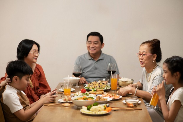 Memasak dan Makan Bersama Keluarga/ Foto: Freepik/freepik Foto: Freepik/freepik