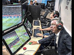 Sampai ada meme Sir Alex Ferguson di ruang VAR, sehingga MU pun diuntungkan. Foto: dok. Internet/Twitter