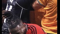 Kalau yang ini membela situasi di antara Onana dengan Kalajdzic. Mata Onana disebutnya kena colok. Foto: dok. Internet/Twitter