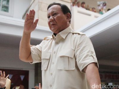 Momen Prabowo Resmikan Rumah Pemenangan Relawan di Menteng