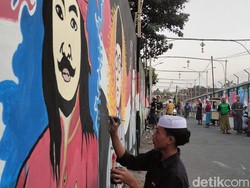 Melihat Karya Kreatif Santri Probolinggo Bikin Mural HUT ke-78 RI