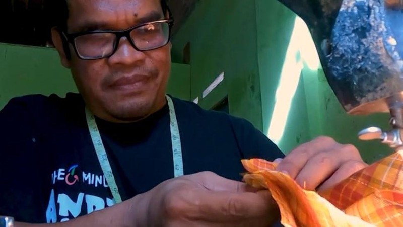 Perjuangan Ayah Polio Hidupi Istri Cerebral Palsy dan Sang Anak, Mari Bantu