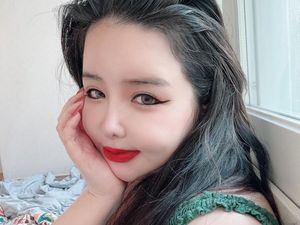 Tampilan Barunya Disorot, Fans Khawatir Kesehatan Park Bom Eks 2NE1 Tampilan Barunya Disorot, Fans Khawatir Kesehatan Park Bom Eks 2NE1