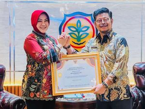 Bupati Klaten Dapat Penghargaan Adhikarya Pratama Pembangunan Pertanian