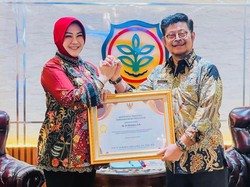 Bupati Klaten Dapat Penghargaan Adhikarya Pratama Pembangunan Pertanian