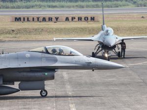 Persiapan HUT RI, TNI AU Gelar Gladi Bersih Demo Udara Persiapan HUT RI, TNI AU Gelar Gladi Bersih Demo Udara