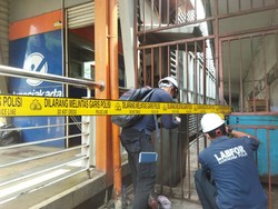 3 Petugas Puslabfor Olah TKP Halte TransJakarta Tendean yang Terbakar