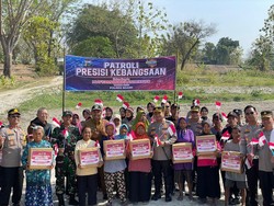 Komunitas Vespa dan Polisi di Ngawi Blusukan Sambut Hari Kemerdekaan