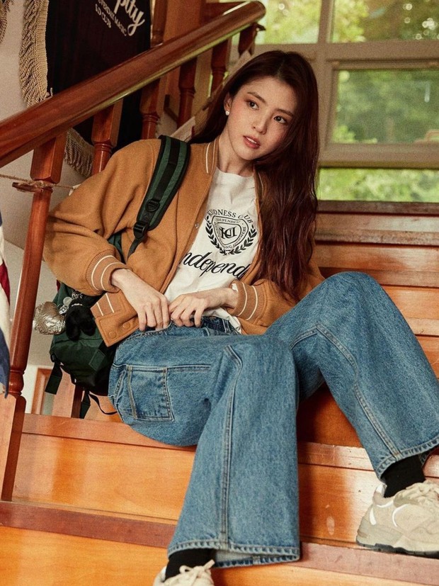 Potret Han So Hee dalam pemotretan terbaru bersama brand Giordano/ Foto: instagram.com/giordanokr Potret Han So Hee dalam pemotretan terbaru bersama brand Giordano