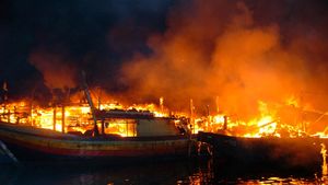 Puluhan Kapal Nelayan di Pelabuhan Jongor Tegal Terbakar