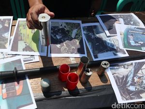 Sisa-sisa Mencekam Bentrok Warga Dago Elos vs Polisi Sisa-sisa Mencekam Bentrok Warga Dago Elos vs Polisi
