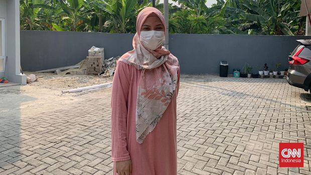 Anastasya (28), ibu rumah tangga asal Ciputat, Banten mengeluh polusi berdampak buruk bagi anaknya.