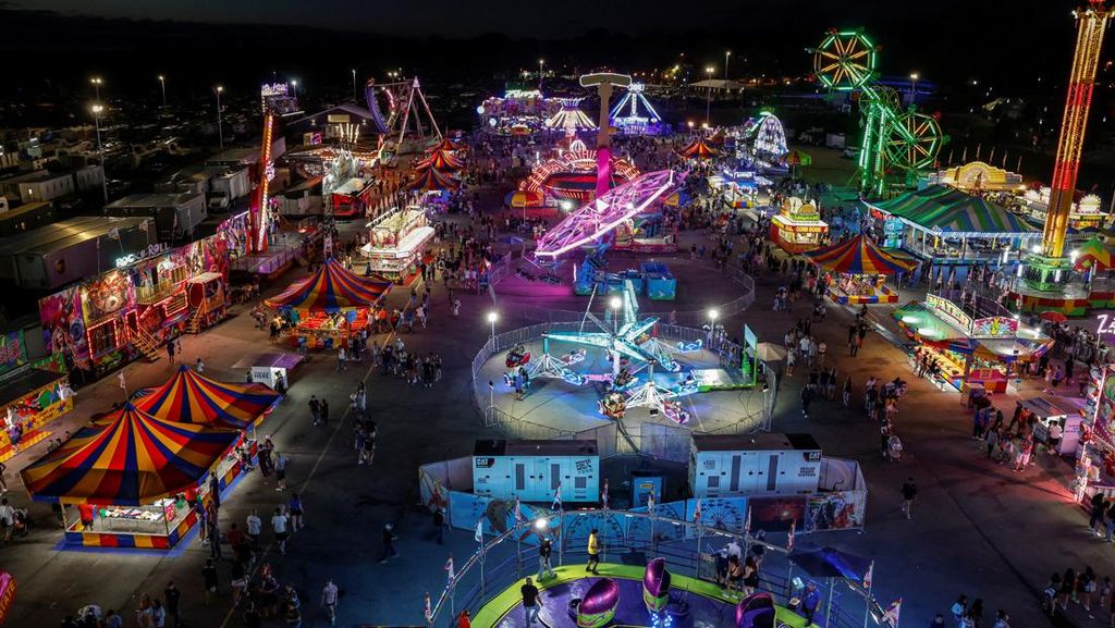 Meriahnya Karnaval Terbesar di Iowa AS Meriahnya Karnaval Terbesar di Iowa AS