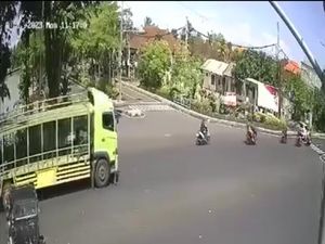 Viral Ban Mobil Warga Terlepas Saat Melaju di Jalan Denpasar-Gilimanuk