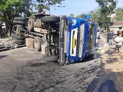 Truk Terguling di Nagreg, Arus Lalin Menuju Tasik Dialihkan ke Garut