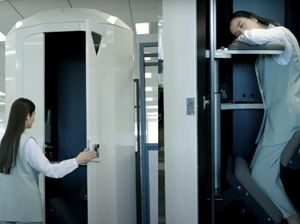 Unik! Kafe Ini Sediakan Tabung Vertikal untuk Tidur Sambil Berdiri Unik! Kafe Ini Sediakan Tabung Vertikal untuk Tidur Sambil Berdiri