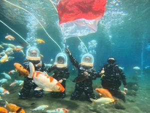 Khidmat! Merah Putih Dikibarkan di Dalam Air Umbul Ponggok Klaten Khidmat! Merah Putih Dikibarkan di Dalam Air Umbul Ponggok Klaten