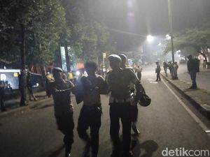 Polisi: 4 dari 7 Perusuh yang Diamankan di Kericuhan Bukan Warga Dago Polisi: 4 dari 7 Perusuh yang Diamankan di Kericuhan Bukan Warga Dago
