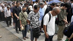 Warga Jepang Mengheningkan Cipta Saat Peringatan Perang Dunia II