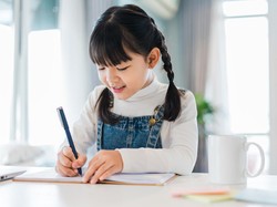 26 Contoh Simple Present Tense serta Rumusnya, Yuk Belajar!