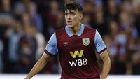 2. Di pekan pertama Premier League musim ini, bek tengah Burnley Ameen Al-Dakhil membuat top speed yang menempatkanya di posisi kedua. Foto: Action Images via Reuters/JASON CAIRNDUFF  