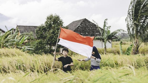 anak pegang bendera