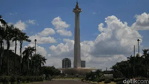 Begini Bedanya Langit Jakarta: Biru Saat WFH, Kini Suram Dikepung Polusi