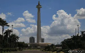 Begini Bedanya Langit Jakarta: Biru Saat WFH, Kini Suram Dikepung Polusi