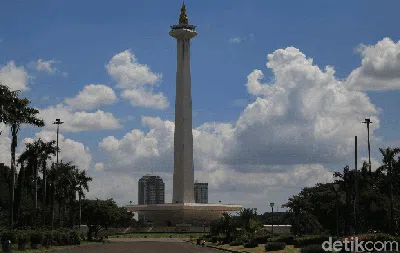 Begini Bedanya Langit Jakarta: Biru Saat WFH, Kini Suram Dikepung Polusi