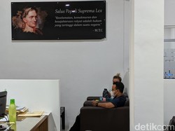 Bukannya Liburan, Bule Belanda Malah Buka Kelas Bikin Gerabah, Diusir Deh!