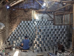 Perajin Langseng Bandung Berjuang Melawan Zaman