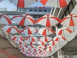 Bukan Tempat Wisata, Deretan Payung Ini Ada di Rumah Sakit