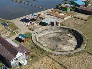 El Nino Bikin Embung Mengering dan Warga Maros Antre Air Bersih