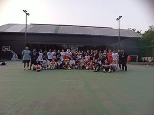 Serunya Tora Sudiro-Udjo Project Pop Main Bareng Komunitas Basket Serunya Tora Sudiro-Udjo Project Pop Main Bareng Komunitas Basket