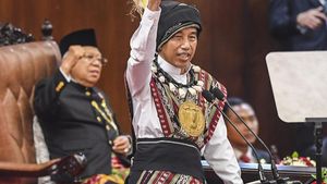 Filosofi Tenun Ikat Baju Adat Tanimbar yang Dipakai Jokowi