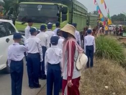 Macet Panjang di Batanghari, Gerak Jalan Siswa Sempat Terhambat