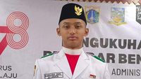 Gaya Cool Dhofin di Kamera, Putra Ibnu Jamil yang Jadi Paskibraka