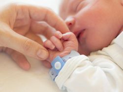 4 Doa untuk Anak Baru Lahir dan Sunnahnya yang Bisa Diamalkan