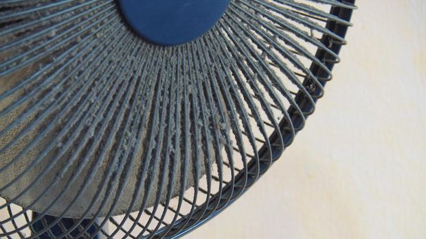 ilustrasi kipas angin berdebu Dust cover fan Due to long service life in a dusty environment Should have some cleaning For cleanliness And good health education