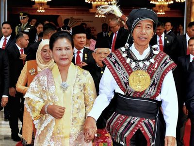 7 Gaya Iriana Jokowi di Sidang Tahunan MPR, Berhijab Hingga Sanggulan