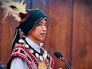 Cerita dan Makna Tersembunyi Baju Adat Tanimbar yang Dipakai Jokowi Cerita dan Makna Tersembunyi Baju Adat Tanimbar yang Dipakai Jokowi
