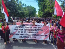 Tolak Pencoretan Bacaleg Mulyadi, Ratusan Kader PDIP Kediri Geruduk DPD