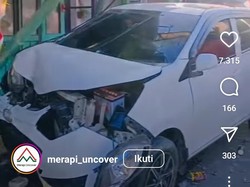 Brak! Mobil Tabrak Pemotor-Warung Bakso di Kotagede Jogja
