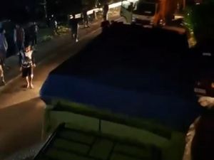 Bentrok Warga Dua Desa di Batanghari Picu Kemacetan, 1 Luka-16 Diamankan Bentrok Warga Dua Desa di Batanghari Picu Kemacetan, 1 Luka-16 Diamankan