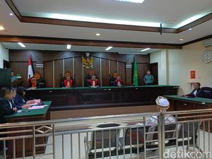 Kiai Fahim Mawardi Terdakwa Pencabulan di Jember Divonis 8 Tahun Bui Kiai Fahim Mawardi Terdakwa Pencabulan di Jember Divonis 8 Tahun Bui